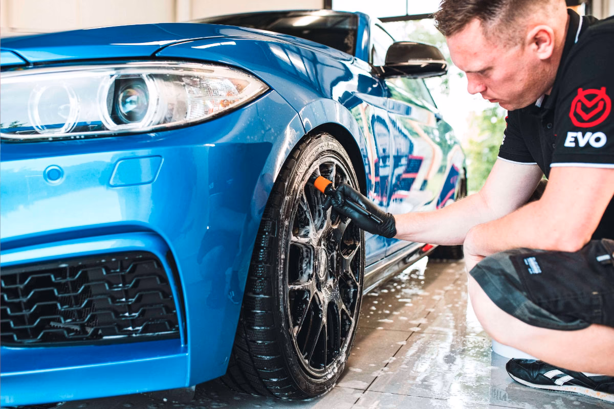 Czym się różni auto spa od auto detailingu?