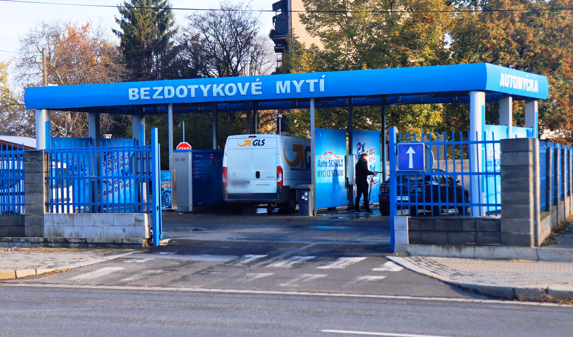 Czym się różni myjnia automatyczna od bezdotykowej?