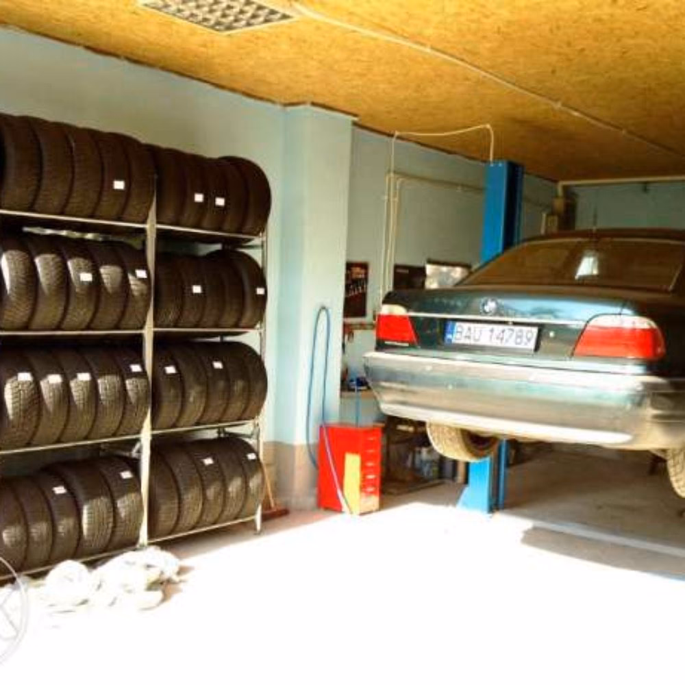 Jak dobrze umyć auto na myjni bezdotykowej?