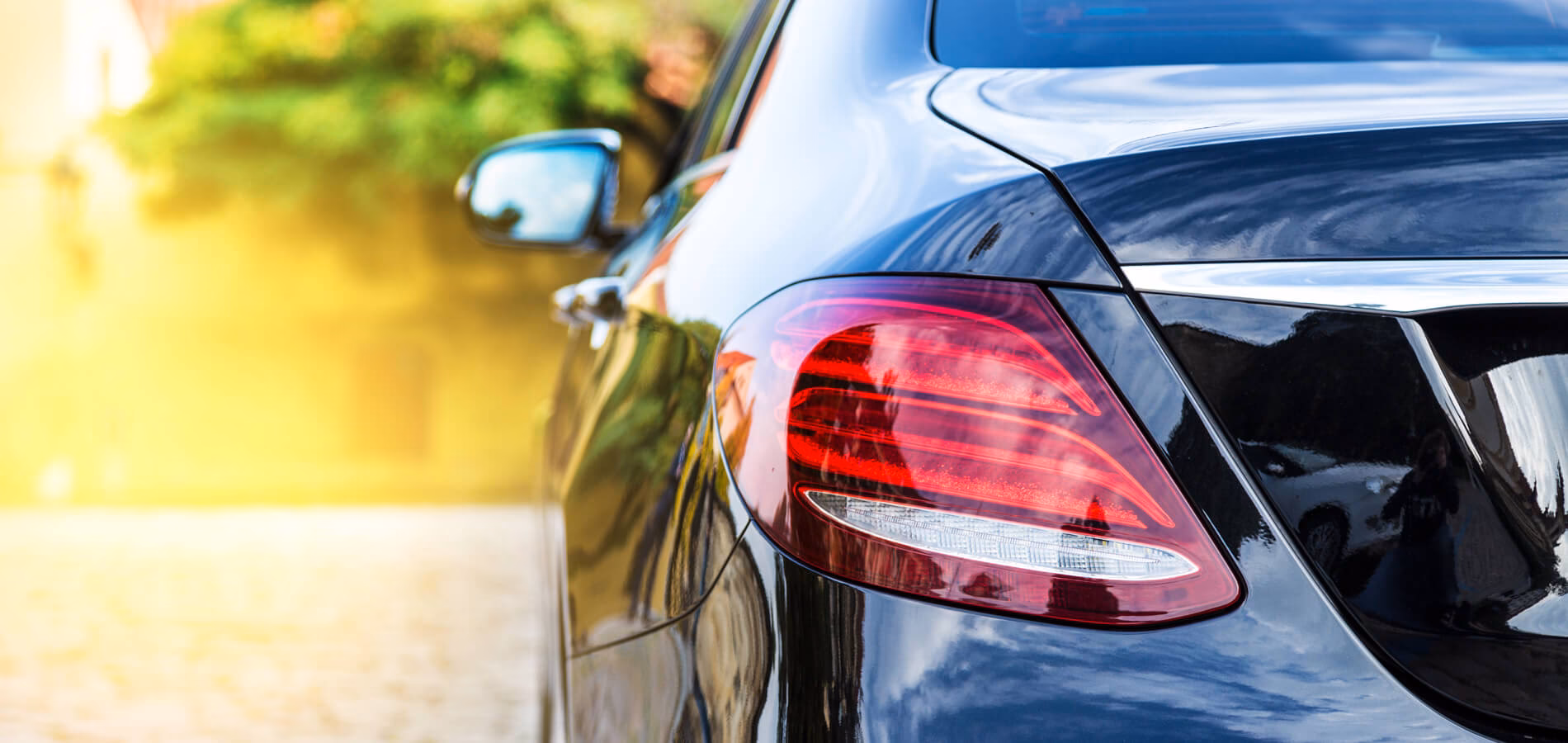 Czy w Galerii Białej jest myjnia samochodowa?