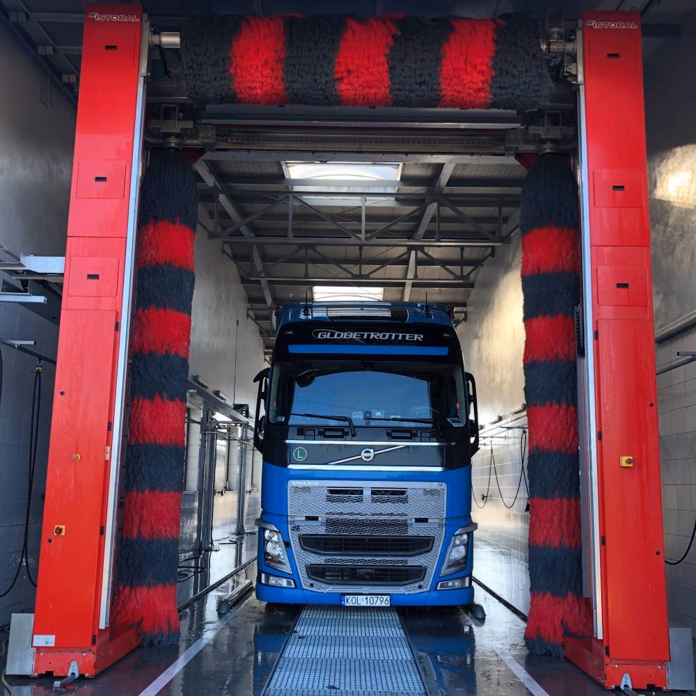 Jak umyć plandekę tira?