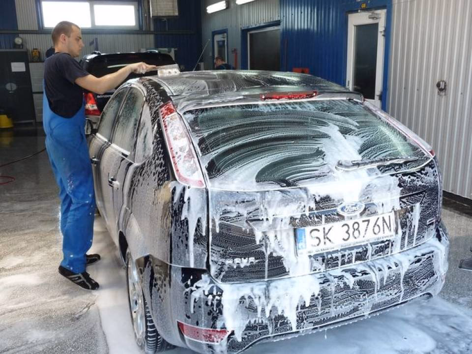 Czy mycie samochodu na własnej posesji jest legalne w Ciechanowie?