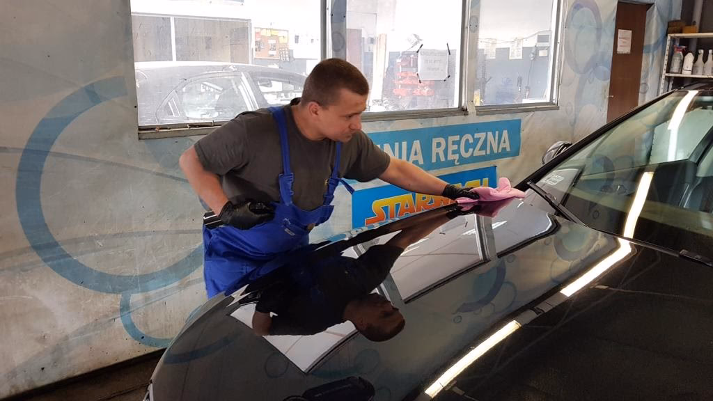 Czym się różni myjnia ręczna od automatycznej?