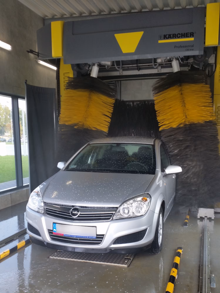 Czy myjnie bezdotykowe rysują lakier?