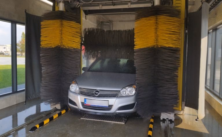 Jak prawidłowo umyć samochód ręcznie?