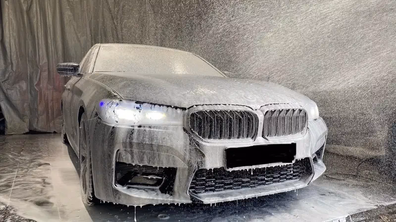 Jak umyć auto krok po kroku?