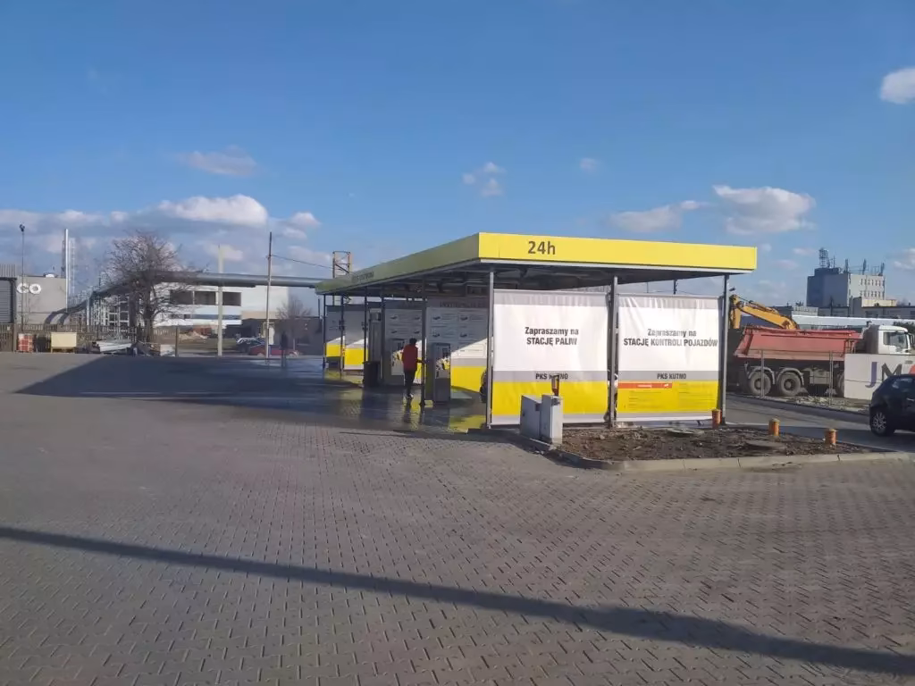 Czy myjnia bezdotykowa rysuje lakier?