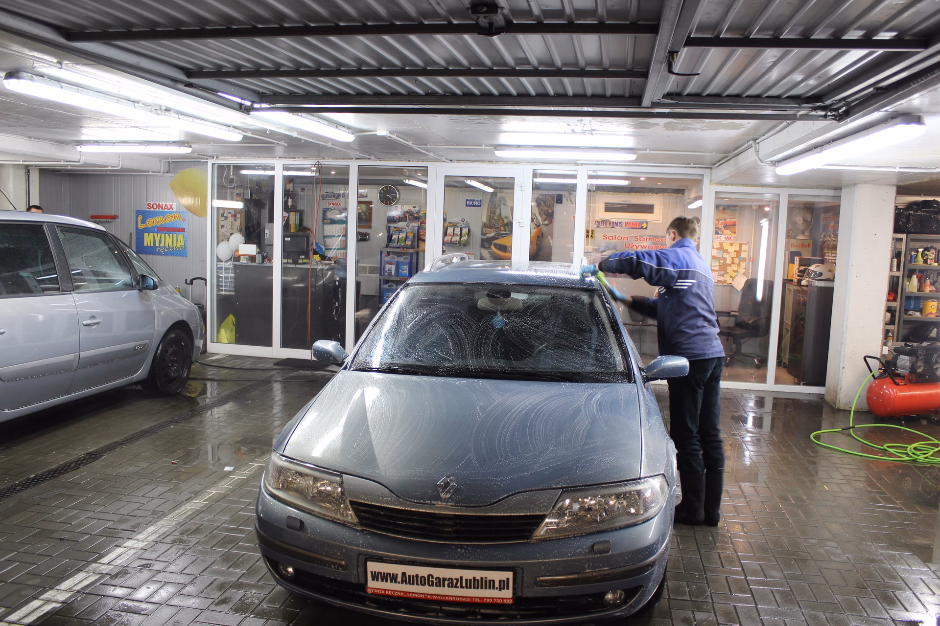 Ile kosztuje mycie ręczne samochodu?