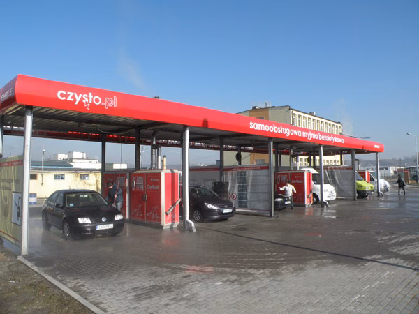 Jak dobrze umyć auto na myjni?