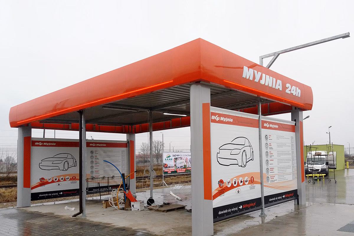 Czy myjnia bezdotykowa rysuje lakier?