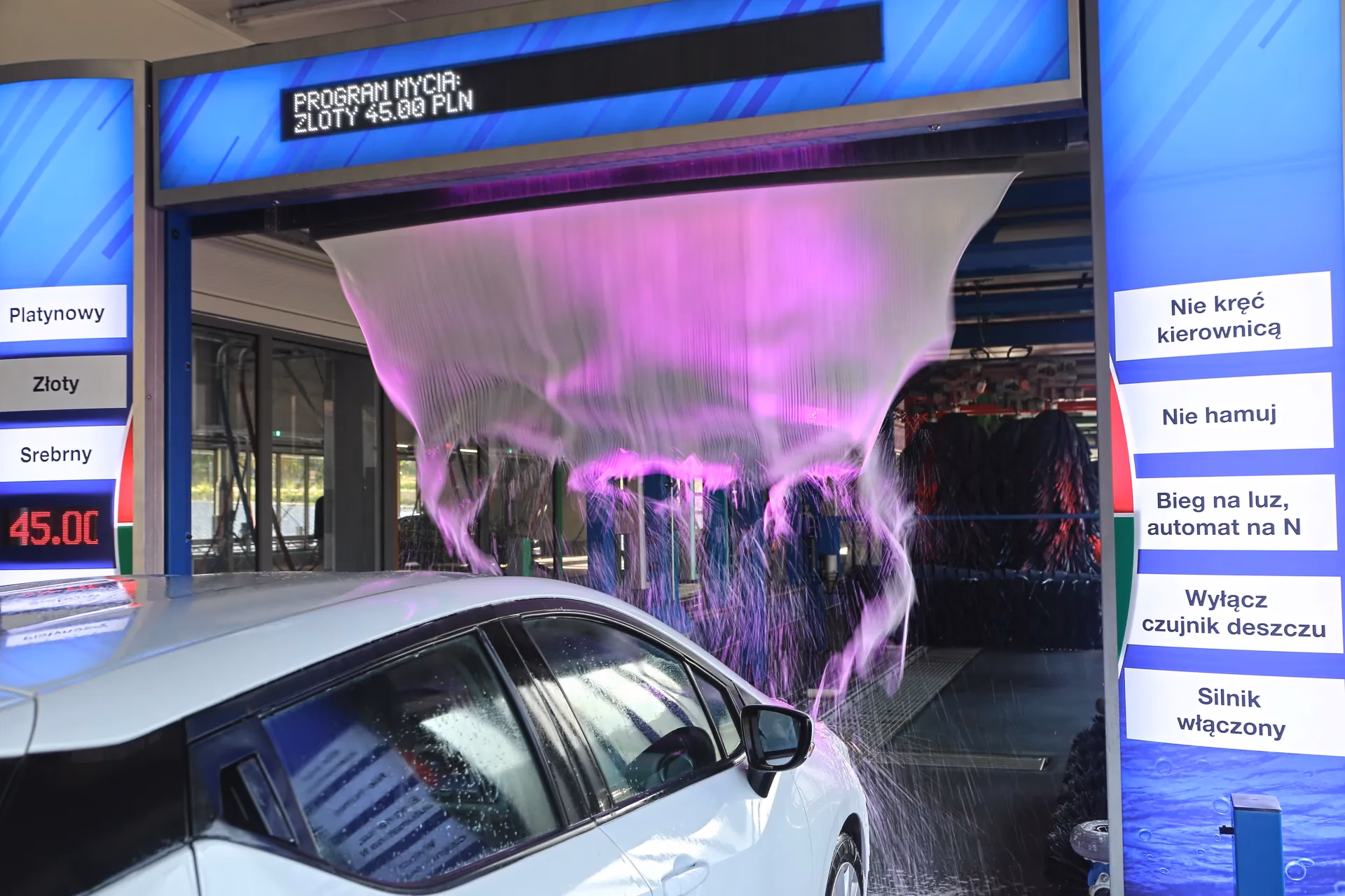 Ile kosztuje mycie auta w auto spa?