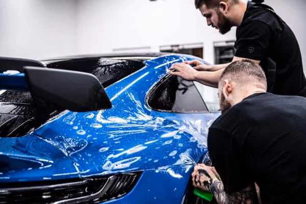 Czy polerowanie niszczy lakier?