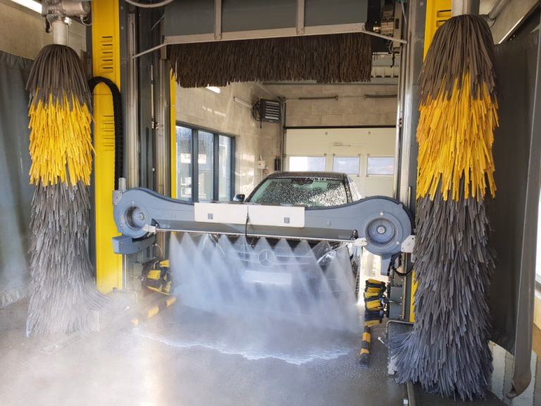 Ile kosztuje mycie ręczne samochodu?